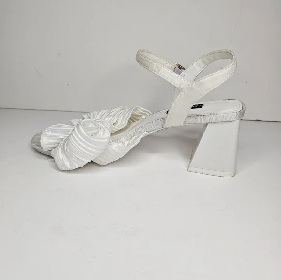 Nine West Open Toe All White Bow Sandal Chunky Heel Size 7.5 - Picture 3 of 15